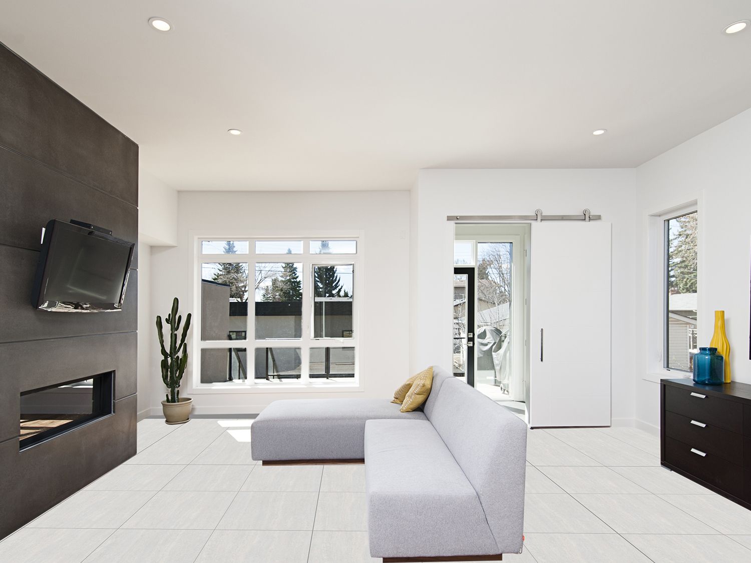 Felicia Grey EcoTec Shiny Glazed Porcelain Floor Tile - 600 x 600mm